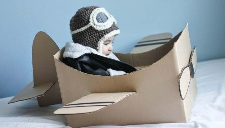 Dùng hộp giấy tạo đồ chơi cho bé