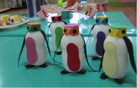 Chim cánh cụt được làm từ hộp sữa chua