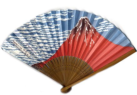 Quạt xếp Nhật Bản được in hình núi Phú Sĩ