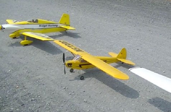 Đồ chơi mô hình máy bay - quà tặng độc đáo cho trẻ